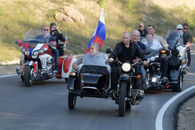 Киев заявил протест в связи с поездкой Путина в Крым